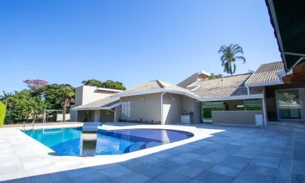 Condomínio Rosário de Fátima Casa Térrea com 4 Suítes em terreno com 2.148 m2