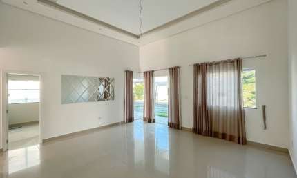 Casa térrea no Residencial Passaredo – climatizada, 3 suítes, sala ampla, churrasqueira...