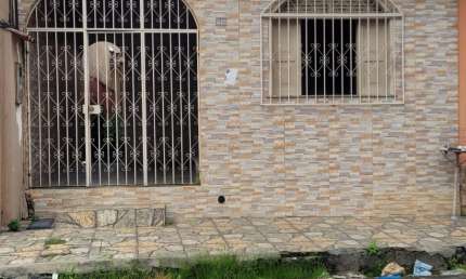 Vendo: 2 casas com duas entradas e saídas no mesmo terreno