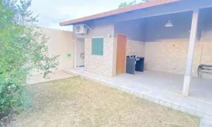 Casa no Altos de Flores – 3 quartos sendo 1 suíte, sala, quintal.