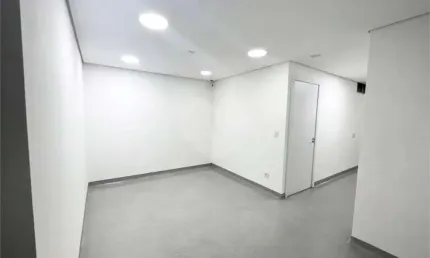 Locação 3 conjuntos comerciais Paraíso ,162 mts   ,6 salas ,3 banheiros ,uma copa