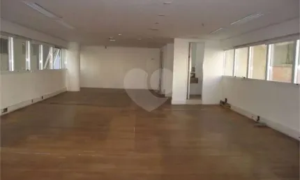 Sala Comercial e 2 banheiros para Alugar, 64 m² - Jardim Paulista, São Paulo - SP
