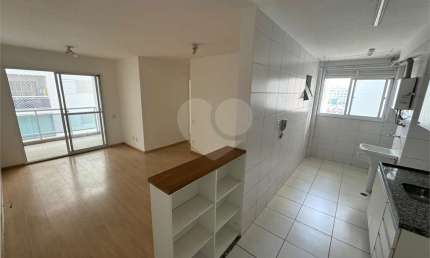 Apartamento com 3 quartos para alugar na Rua Domingos Paiva, 206, Brás, São Paulo