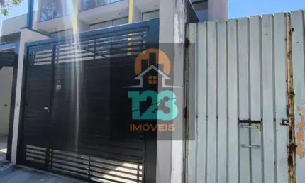 Sobrado 3 dorms, 2 banheiros, sala, cozinha, sacada e 3 vagas de garagem