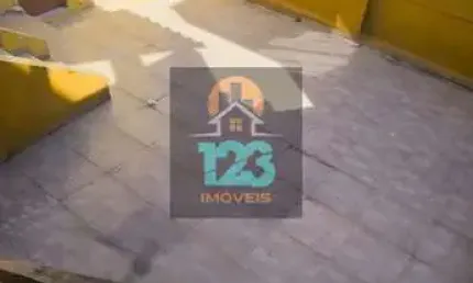 Casa 2 dorms, sala ampla, cozinha americana, 2 banheiros e garagem coberta
