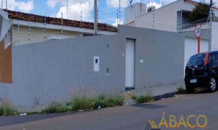 Casa para alugar em Vila Monteiro (gleba I) de 130.00m² com 3 Quartos, 1 Suite e 2 Garagens