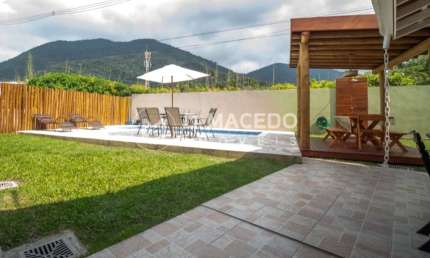 Casa para alugar em Condominio Lagoinha de 149.00m² com 4 Quartos, 3 Suites e 3 Garagens