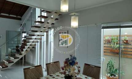 Casa para venda em Jardim Patrícia de 260.00m² com 3 Quartos, 1 Suite e 2 Garagens