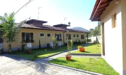 Casa para alugar em Martim De Sa de 56.00m² com 2 Quartos e 1 Garagem