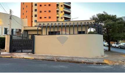 Casa para venda em Centro de 214.01m² com 5 Quartos e 1 Garagem
