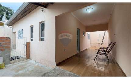 Casa para alugar em Jardim Amanda Ii de 100.00m² com 2 Quartos e 3 Garagens