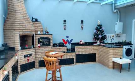 Sobrado para venda em Cajuru de 240.00m² com 3 Quartos, 1 Suite e 1 Garagem