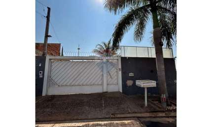 Casa para venda em Residencial Alvorada de 139.00m² com 3 Quartos e 2 Garagens