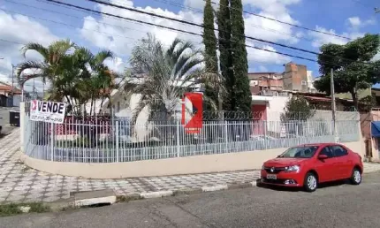Casa para venda em Vila Assis de 391.00m² com 3 Quartos, 1 Suite e 2 Garagens