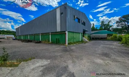 Galpão / Depósito / Armazém para alugar em Traviú de 2600.00m²
