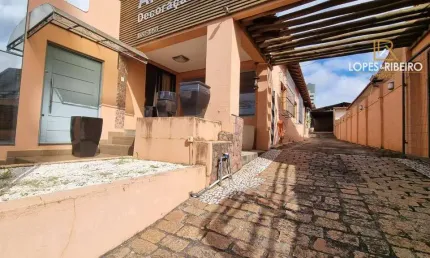 Casa para venda em Centro de 326.00m² com 6 Quartos e 3 Garagens