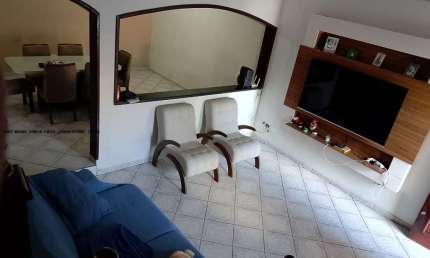 Sobrado para venda em Parque Maria Helena de 250.00m² com 3 Quartos, 1 Suite e 3 Garagens