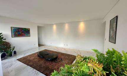 Apartamento para alugar em Água Verde de 115.00m² com 4 Quartos, 1 Suite e 2 Garagens