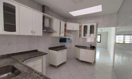 Casa para venda em Vila São José de 179.00m² com 4 Quartos, 1 Suite e 6 Garagens