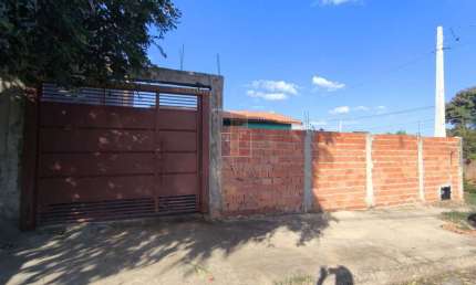 Casa para alugar em Parque Santa Edwiges de 35.00m² com 1 Quarto e 4 Garagens