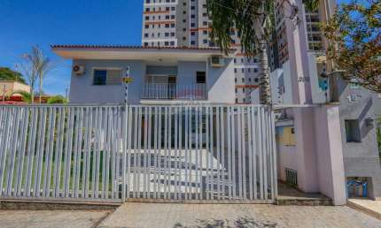 Sobrado para venda em Jardim Helena Cristina de 325.23m² com 3 Quartos, 1 Suite e 3 Garagens