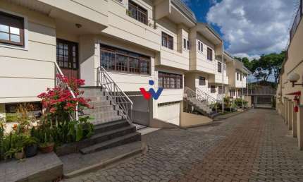 Sobrado para venda e aluguel em Jardim Social de 207.00m² com 3 Quartos, 2 Suites e 2 Garagens
