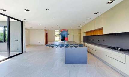 Casa de Condomínio para venda e aluguel em Alphaville Dom Pedro 3 de 420.00m² com 5 Quartos, 4 Suites e 4 Garagens