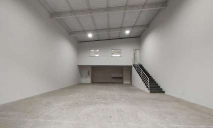 Galpão / Depósito / Armazém para alugar em Loteamento São Francisco de 228.00m² com 3 Garagens
