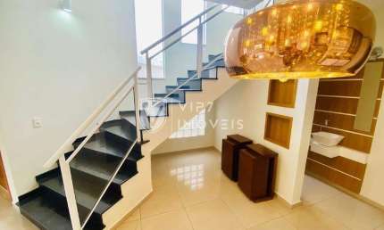 Casa para alugar em Jardim Itanguá de 360.00m² com 3 Quartos, 2 Suites e 4 Garagens