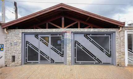 Casa para venda em Brieds de 178.00m² com 3 Quartos, 1 Suite e 3 Garagens