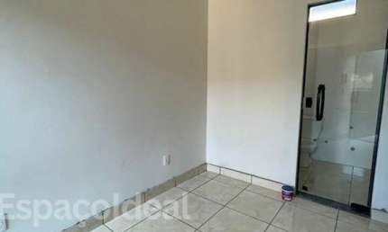 Flat para alugar em Jardim Itapuã de 20.00m² com 1 Quarto e 1 Garagem