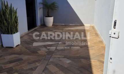 Casa para venda em Jardim Cardinalli de 229.00m² com 3 Quartos, 1 Suite e 5 Garagens
