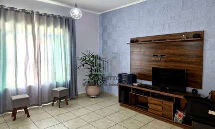 Casa para venda em Jardim Eulina de 250.00m² com 3 Quartos, 1 Suite e 2 Garagens