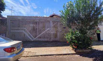 Casa para venda em Jardim Das Flores de 183.00m² com 3 Quartos, 1 Suite e 4 Garagens