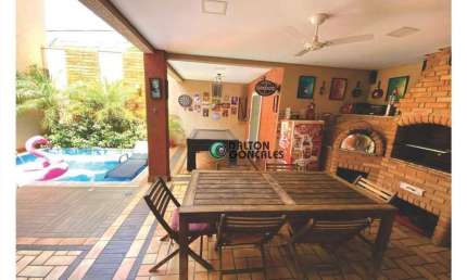 Sobrado para venda em Chácara Do Trevo de 210.00m² com 3 Quartos, 1 Suite e 3 Garagens