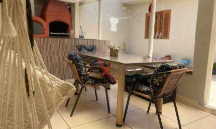 Casa para venda em Parque Guarani de 222.00m² com 3 Quartos, 1 Suite e 2 Garagens