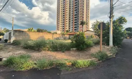 Terreno à venda na Avenida Professor Vespasiano Veiga, Vila Harmonia, Araraquara