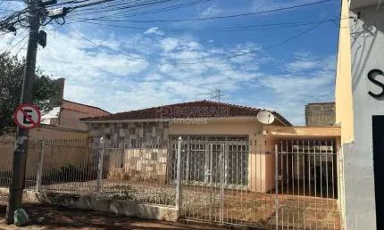 Casa para venda em Centro de 199.00m² com 3 Quartos, 1 Suite e 2 Garagens