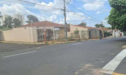 Casa para venda em Centro de 185.00m² com 4 Quartos e 3 Garagens