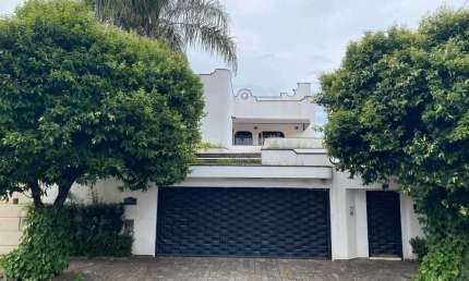 Sobrado para venda em Vila Harmonia de 598.00m² com 4 Quartos, 3 Suites e 5 Garagens