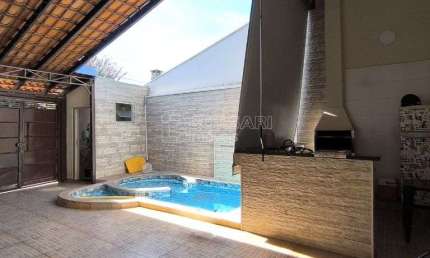 Casa para venda em Jardim Maria Luiza Iv de 129.00m² com 3 Quartos, 2 Suites e 2 Garagens