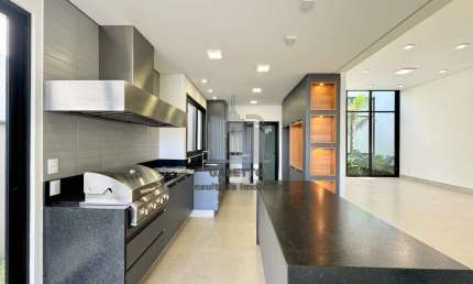 Casa para venda em Parque Lausane de 280.00m² com 3 Quartos, 3 Suites e 4 Garagens