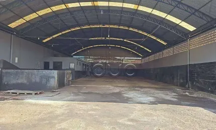 Galpão / Depósito / Armazém para alugar em Paulicéia de 430.00m² com 10 Garagens