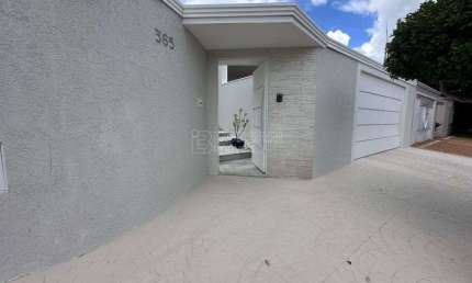 Casa para venda em Jardim Vale Das Rosas de 248.00m² com 3 Quartos, 3 Suites e 5 Garagens
