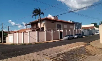 Sobrado para venda em Jardim Santa Lúcia de 310.00m² com 4 Quartos, 1 Suite e 3 Garagens