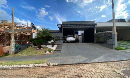 Casa de Condomínio para venda em Condomínio Buona Vita de 225.00m² com 3 Quartos, 3 Suites e 4 Garagens