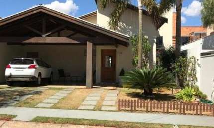 Casa para venda em Jardim Jockey Clube de 313.00m² com 3 Quartos, 1 Suite e 2 Garagens
