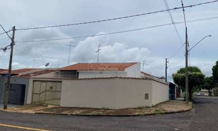 Casa para venda em Jardim Imperador de 93.00m² com 3 Quartos, 1 Suite e 3 Garagens