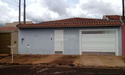 Casa para venda em Jardim Santa Clara (vila Xavier) de 178.00m² com 3 Quartos, 1 Suite e 3 Garagens