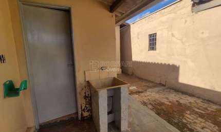Casa para venda e aluguel em Centro de 137.00m² com 3 Quartos e 1 Garagem